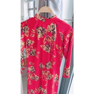 Áo dài đỏ hoạ tiết nổi bật (nhắn tin chọn mẫu)