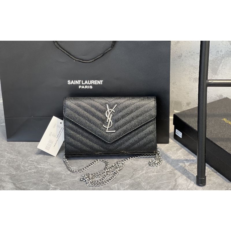 Túi clucht da sần hạt