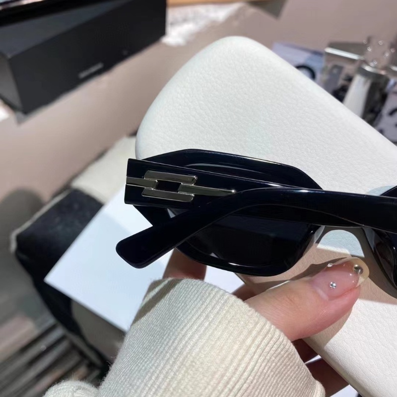 (KIQI-FASHION) COD Kính Mát Chống Tia UV Gọng Nhỏ Phong Cách Hip Hop Thời Trang Cho Nam Và Nữ