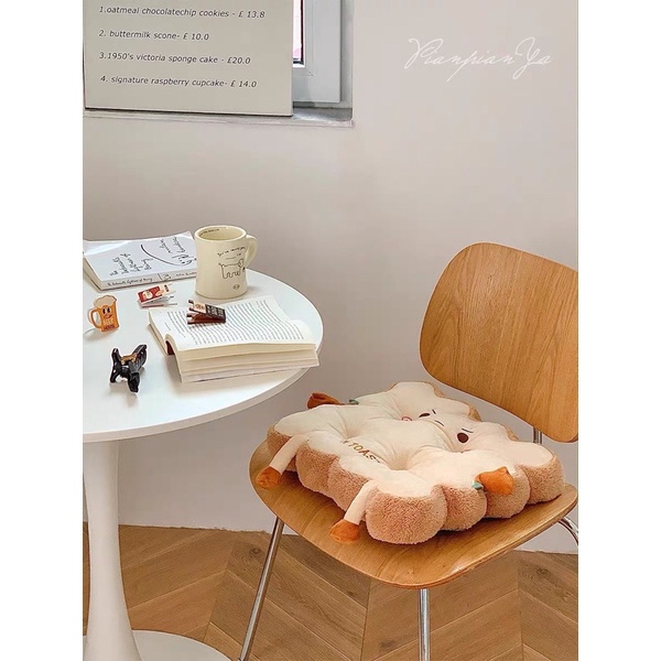 Đệm lót ghế I'm Toast tựa lưng, gối ôm cho dân văn phòng hình dáng ngộ nghĩnh đáng yêu