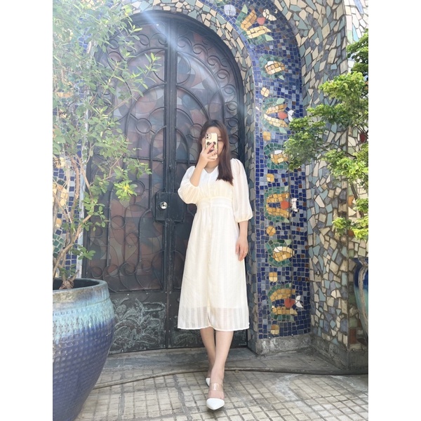 Đầm nữ thiết kế cao cấp màu trắng tay phồng, xẻ tà