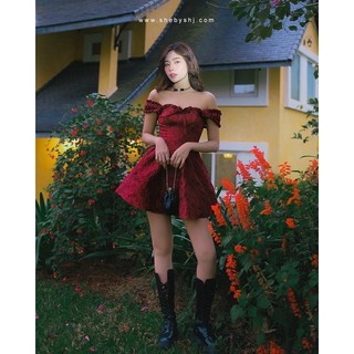Đầm gấm đỏ hoa nổi