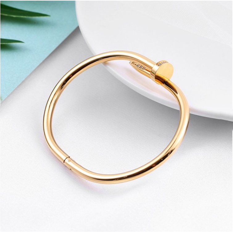 Vòng Tay Nam Nữ Kiểu Cây Đinh Có Đính Đá Nhân Tạo Titan Ko Đen TT 2624