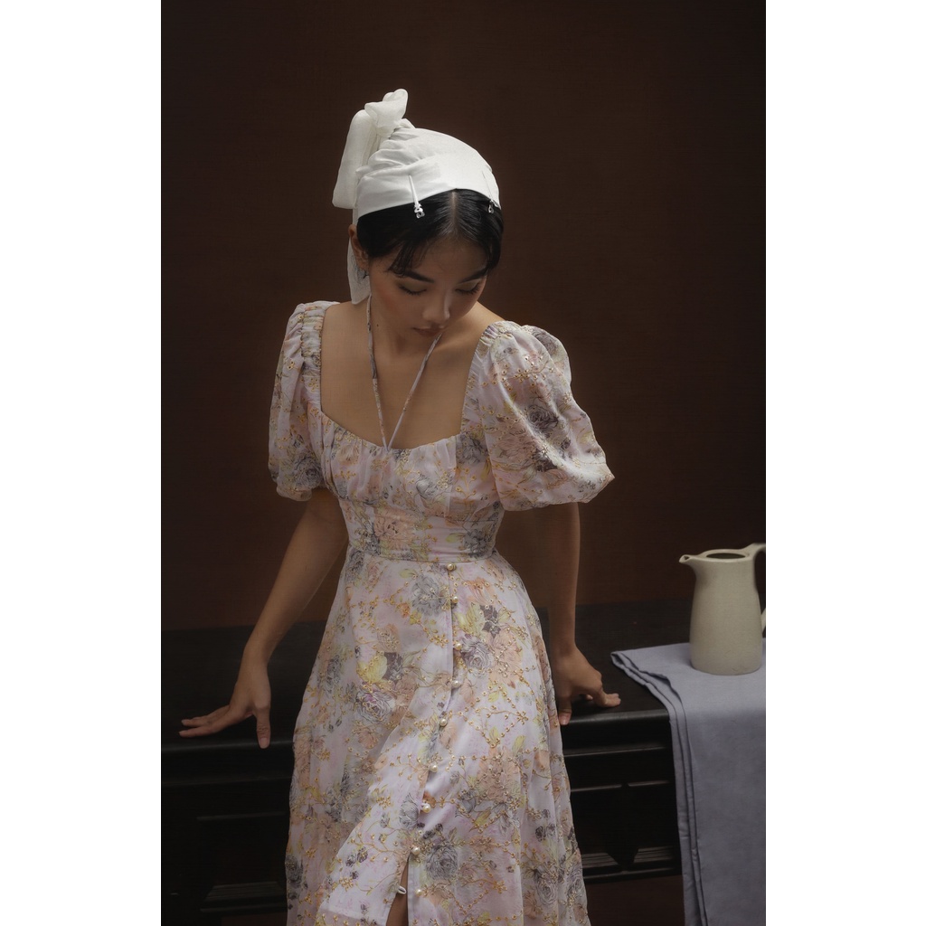 Đầm dài xẻ tà tay phồng The Country Cortana Purple vải voan in hoa tím nhạt