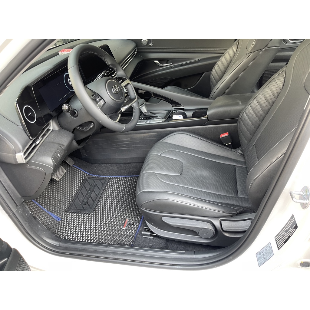 Thảm lót sàn ô tô Medicar xe Hyundai Elantra (2023 -&gt; Hiện tại) - chống nước, không mùi, ngăn bụi bẩn