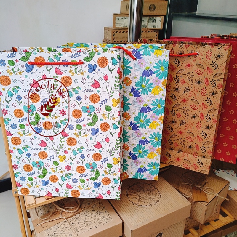 Túi giấy kraft hoạ tiết đựng quà size lớn
