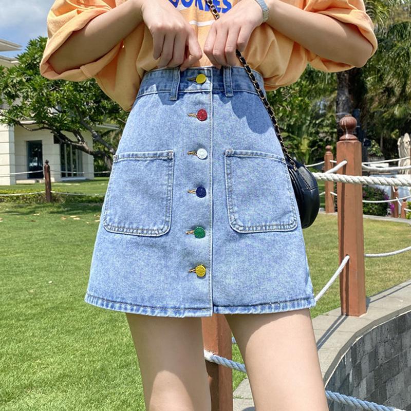 Chân váy lưng cao hoạ tiết hình gấu phong cách retro