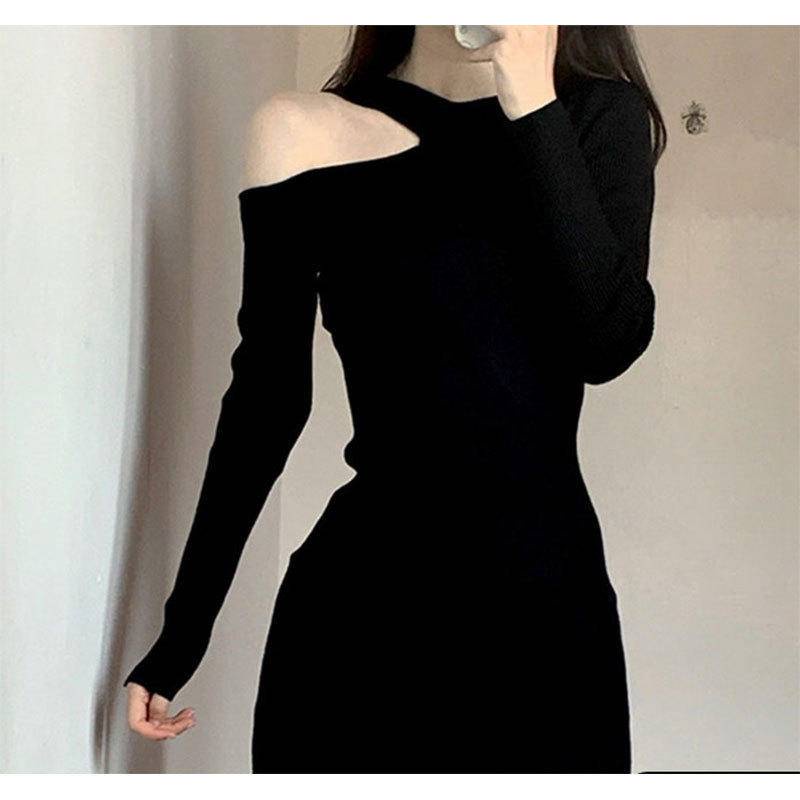 K. Style váy body nữ dáng ngắn cắt khoét vai tay dài cổ tròn đầm màu đen ôm sát cắt xé vai