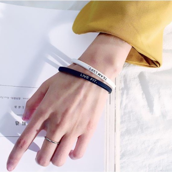 Vòng Tay Cao Su Đơn Giản Dễ Đeo 2 Màu Đen Trắng, Phong Cách Basic
