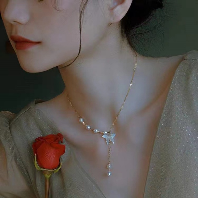 Vòng cổ Mặt Hình Bướm Đính Ngọc Trai Thanh Lịch