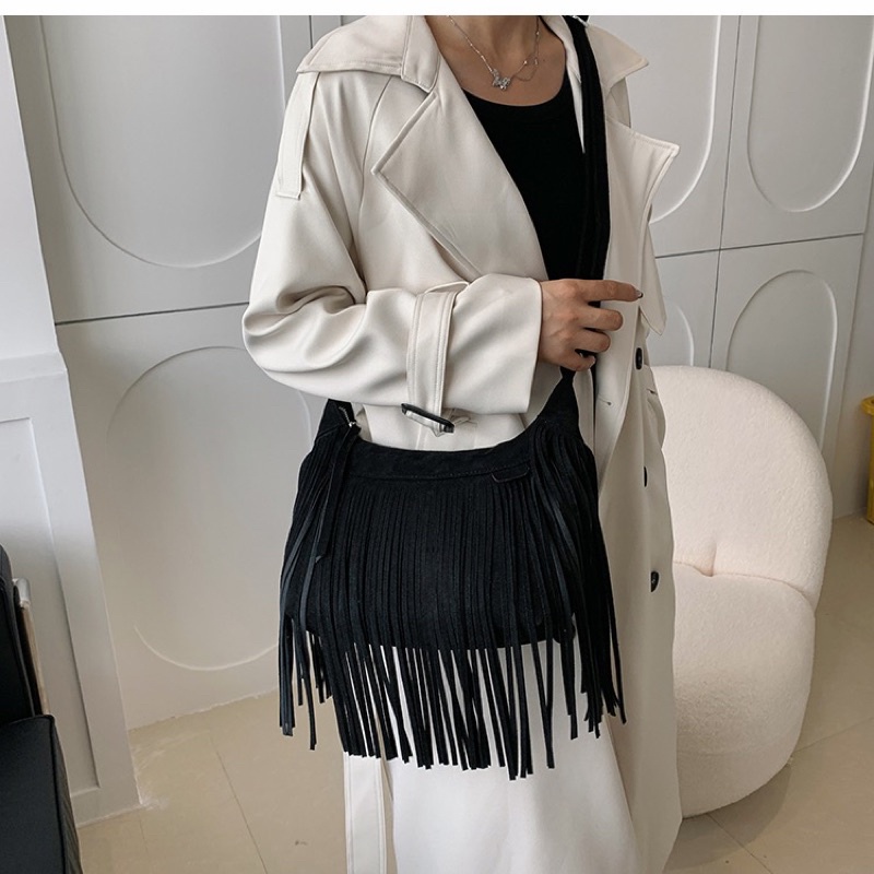 Túi đeo chéo tua rua chất da lộn hàng thiết kế mẫu mới 2023