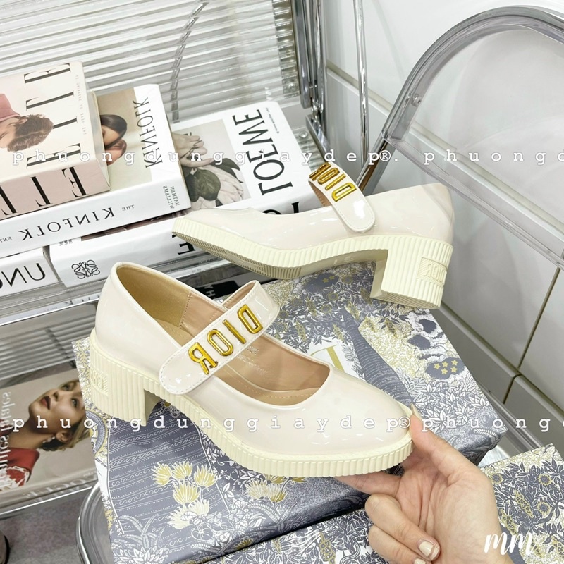 Giày búp bê dio tag chữ da bóng fullbox