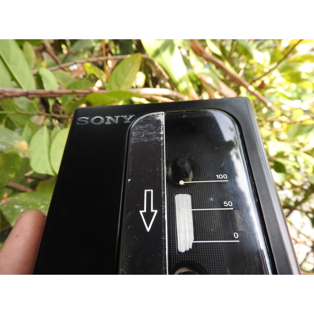 Máy nghe nhạc Cassette Sony TCM-R2 có loa ngoài cửa băng rộng thấy băng quay kiểu máy đẹp cầm tay