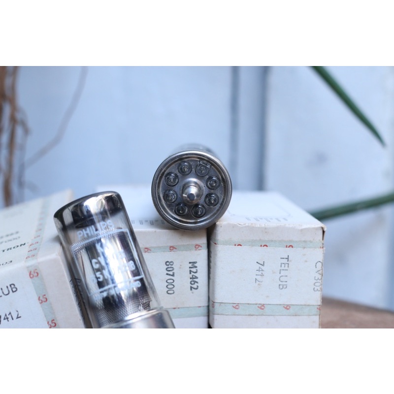 Bóng đèn điện tử Châu Âu Tube EF22  Made in England.