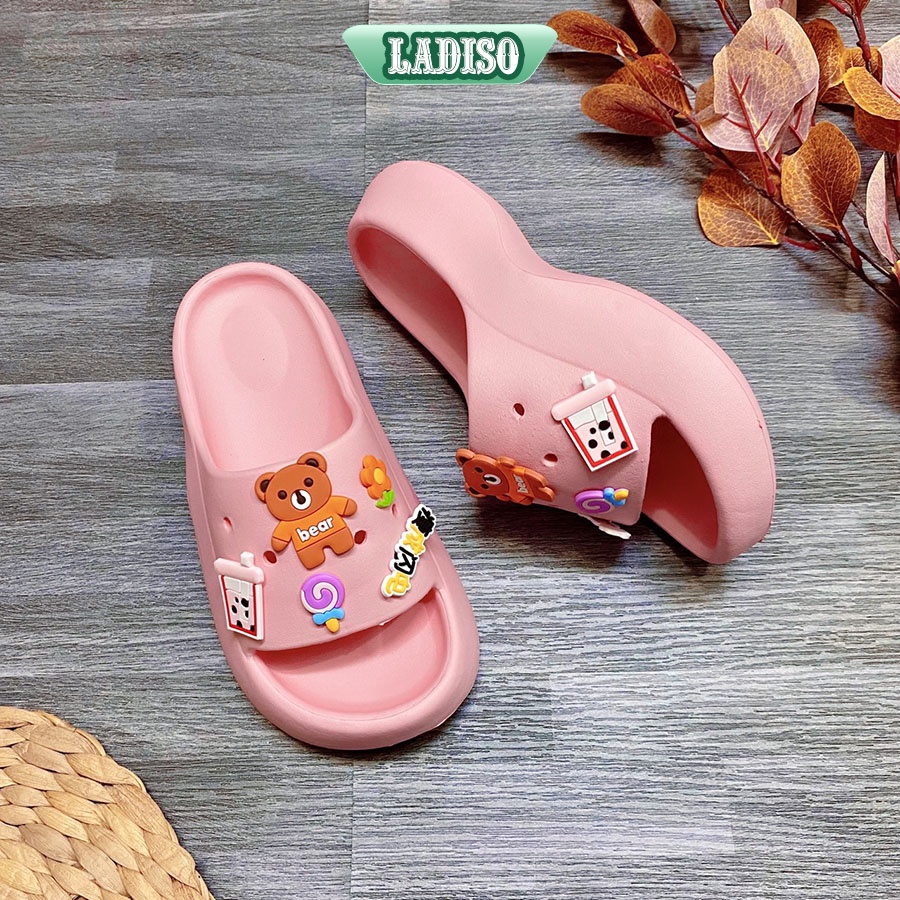 Dép bánh mì nữ LADISO quai ngang kèm sticker gấu nổi xinh xắn nhiều màu lựa chọn - TT432