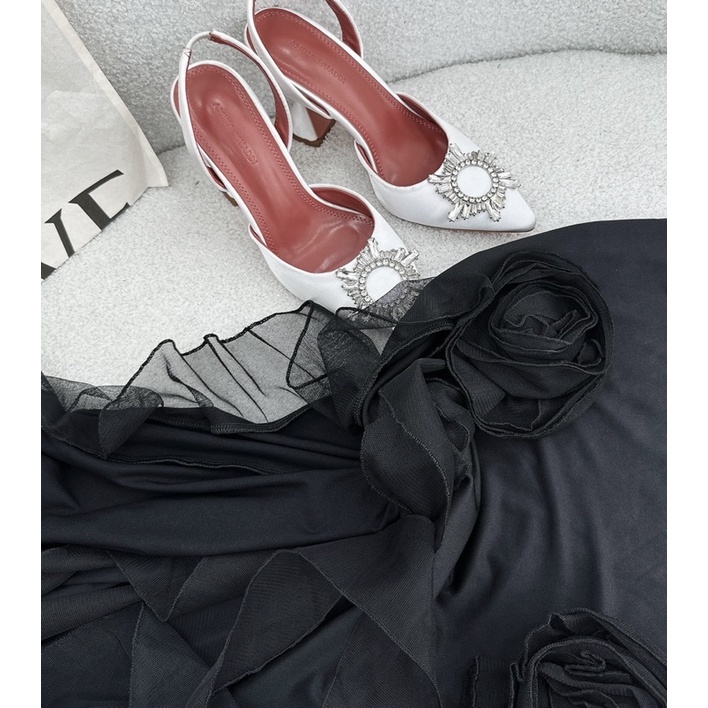 ĐẦM MIDI ỐNG ĐEN KẾT HOA VOAN XẺ ĐÙI