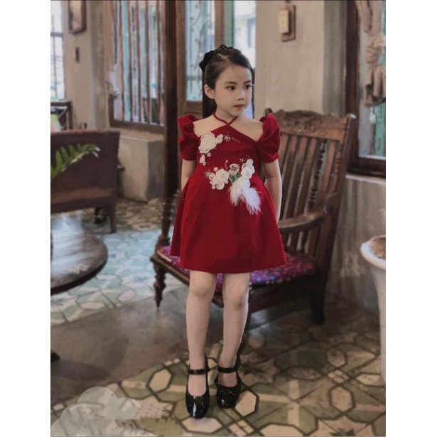 Váy  nhung cổ yếm tay bồng thêu nổi tiểu thư xinh xắn bé gái