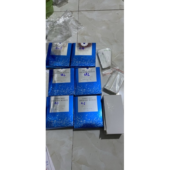 Kim kĩ thuật số vỏ trắng, xanh