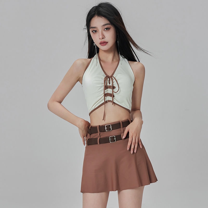 Áo ba lỗ sát nách, croptop, ôm body, có dây rút, phong cách Hàn Quốc 2022 và chân váy chữ A, xếp ly, hot trend genzzz | BigBuy360 - bigbuy360.vn