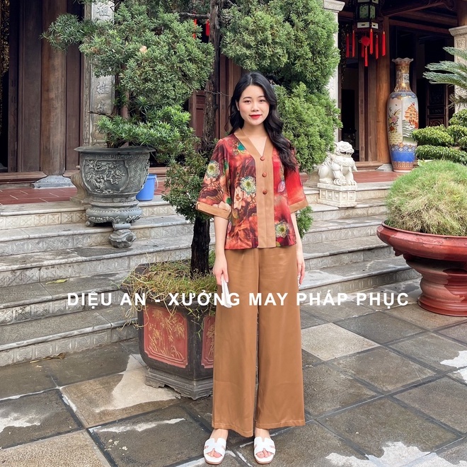 Bộ Quần Áo Đi Lễ Chùa Lụa Cao Cấp Nâu Đỏ Hoạ Tiết Hoa Sen