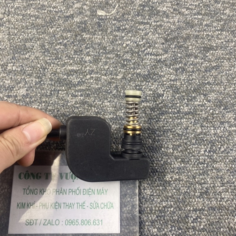 Rơ le máy rửa xe mini gia đình, Role loại cong khửu màu đen