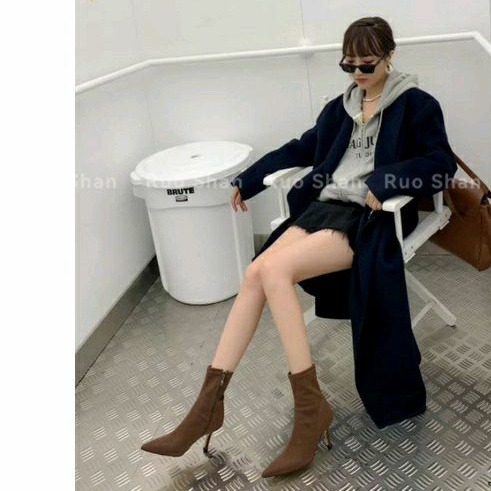 Boots ngắn da lì mũi nhọn gót nhọn ôm chân dáng siêu sang Đen Nâu Trắng kem hàng xịn lắm