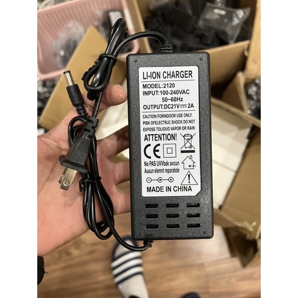 Sạc pin Li-ion 5S 21V - 2A, có đèn báo sạc đầy bảo hành 12 tháng
