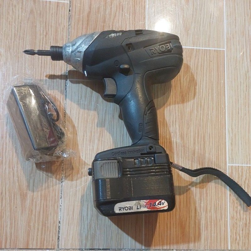 Máy bắn vít ryobi 14.4v