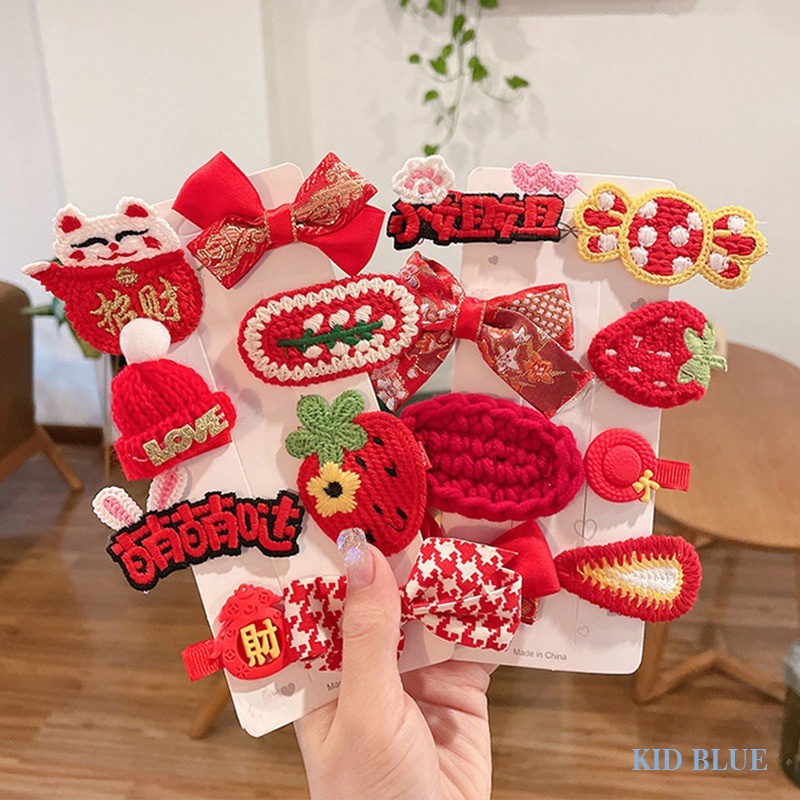 Kẹp Tóc Màu Đỏ Phong Cách Năm Mới Đáng Yêu Cho Bé Gái