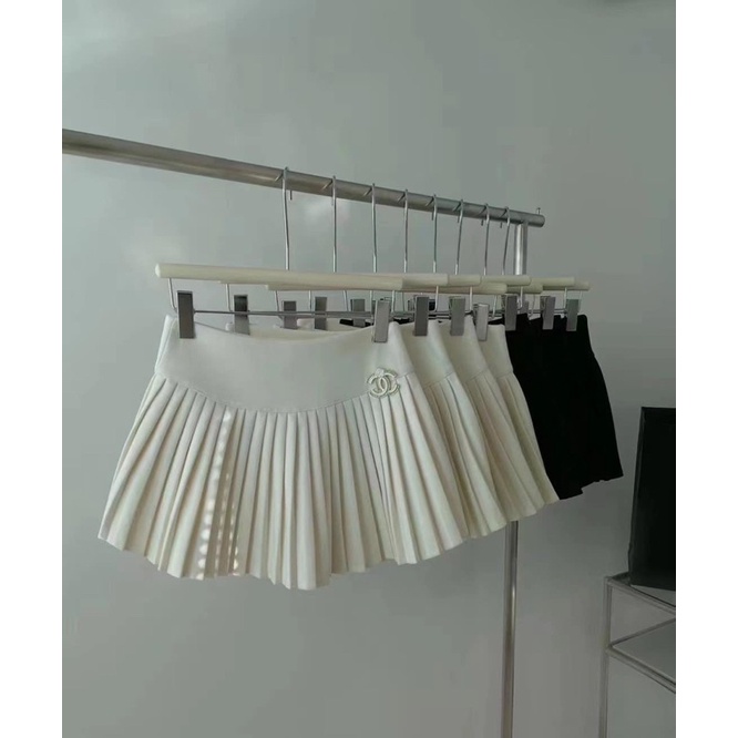 Chân váy dạ xếp ly kèm tag rời