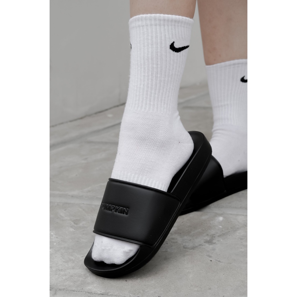 Dép quai ngang pumpkin in chìm logo cho nam và nữ chất liệu cao su phong cách Local Brand - in chìm