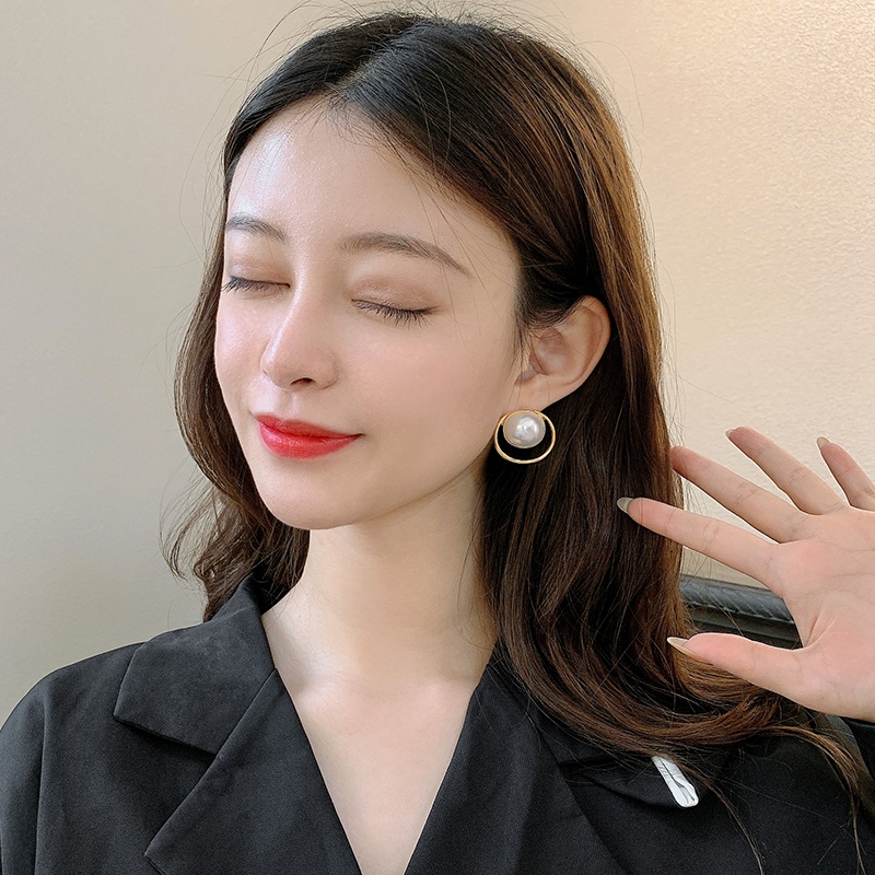 Khuyên tai kẹp không bấm lỗ chốt cố định K203 bằng hợp kim mạ vàng hình tròn hạt trai bigsize dáng ngắn Leous
