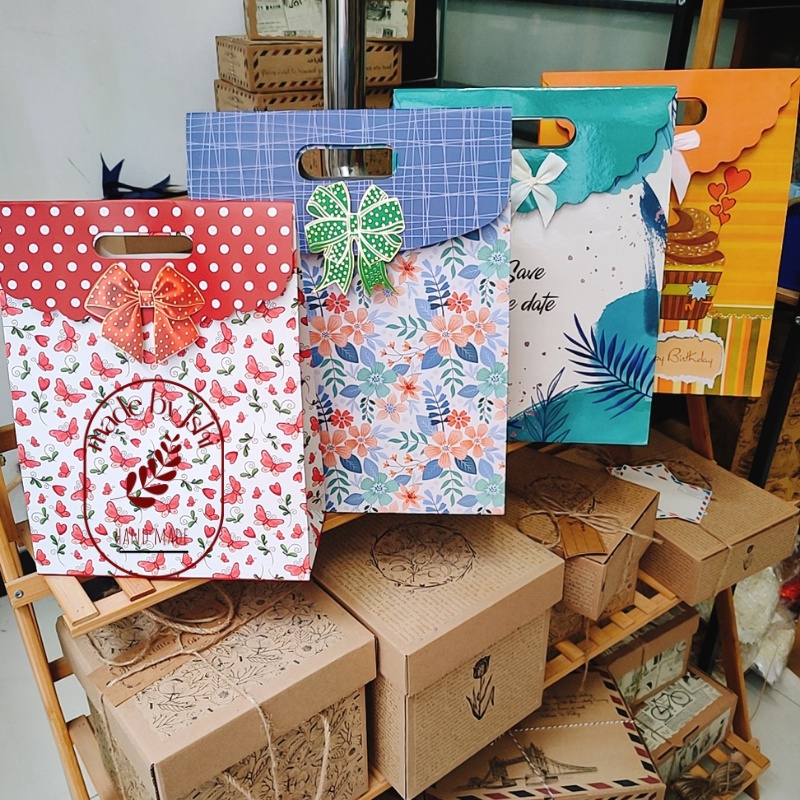 Túi giấy kraft hoạ tiết đựng quà size lớn