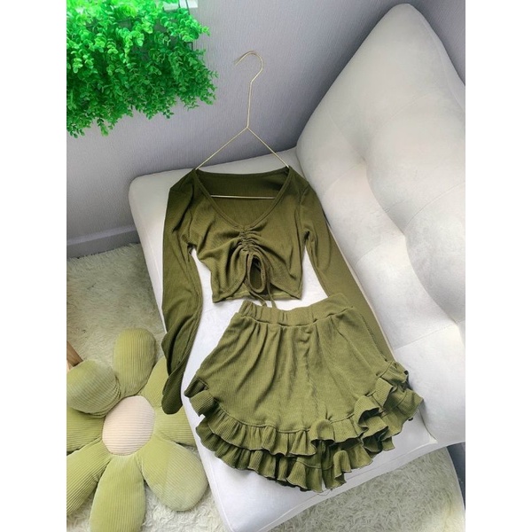 Sét Áo Thun Gân Tay Dài + Quần 2 Tầng Phối Bèo Chuẩn Thời Trang Nữ, Form dáng cực xinh Trẻ trung gợi cảm.