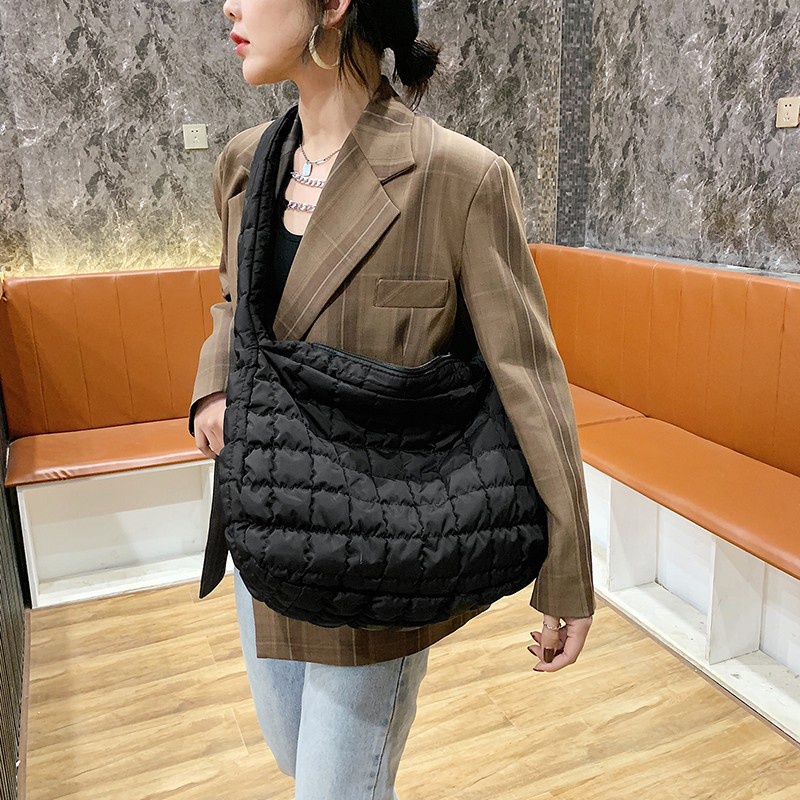 Túi xách nữ vải phao đeo chéo đeo vai unisex nam nữ đựng vừa a4 và laptop trần chám cực xinh