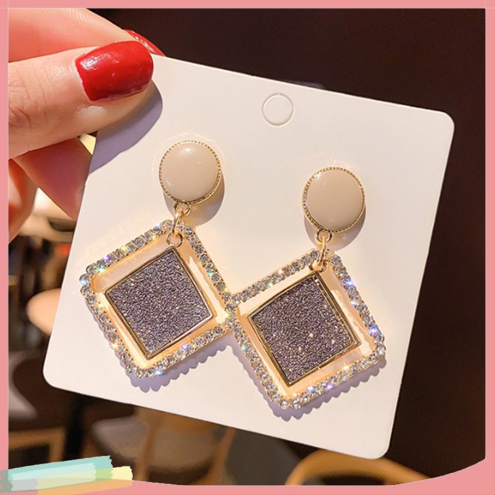 Đôi Khuyên Tai Hình Thoi Đính Kim Cương Giả Thời Trang Cho Nữ