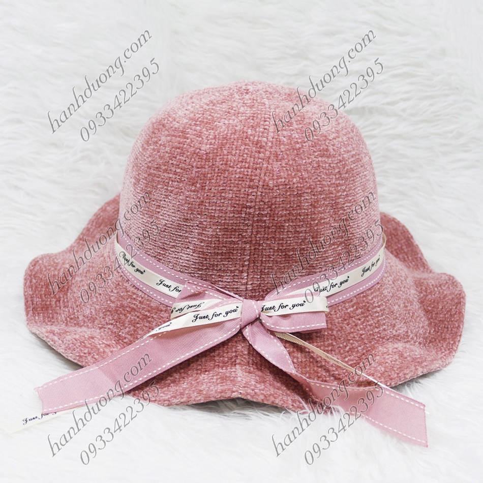 Nón bo nhung thắt nơ hàng quảng châu vành rộng 8cm, vành có độ ngợn sóng, phía trong có 2 dây rút cao cấp phù hợp cho nữ