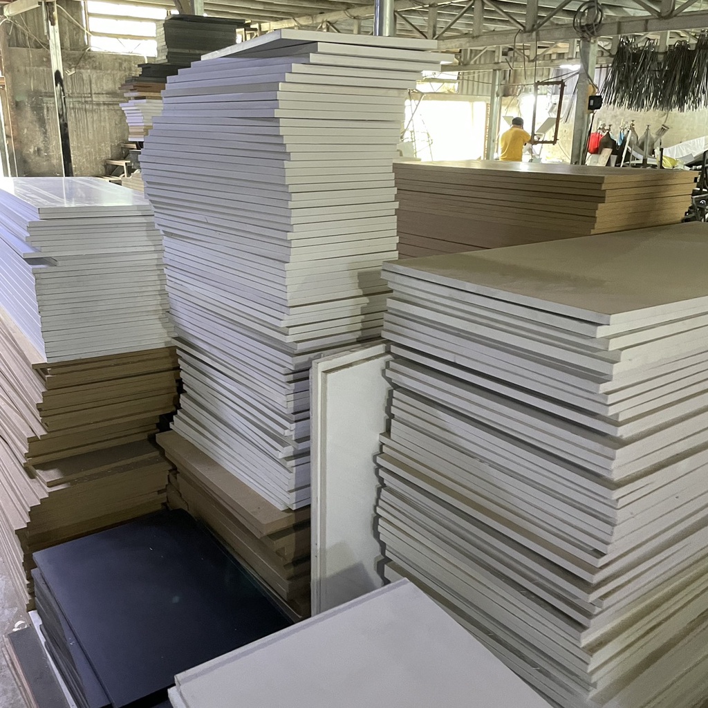 Mặt gỗ MDF đa dạng màu sắc, kích thước dày 17mm.