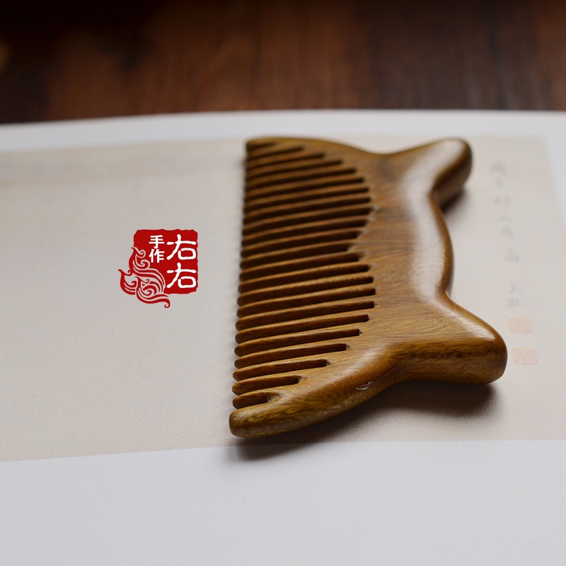 Lược Gỗ Đàn Hương Mini Khắc Hình Mèo Dễ Thương