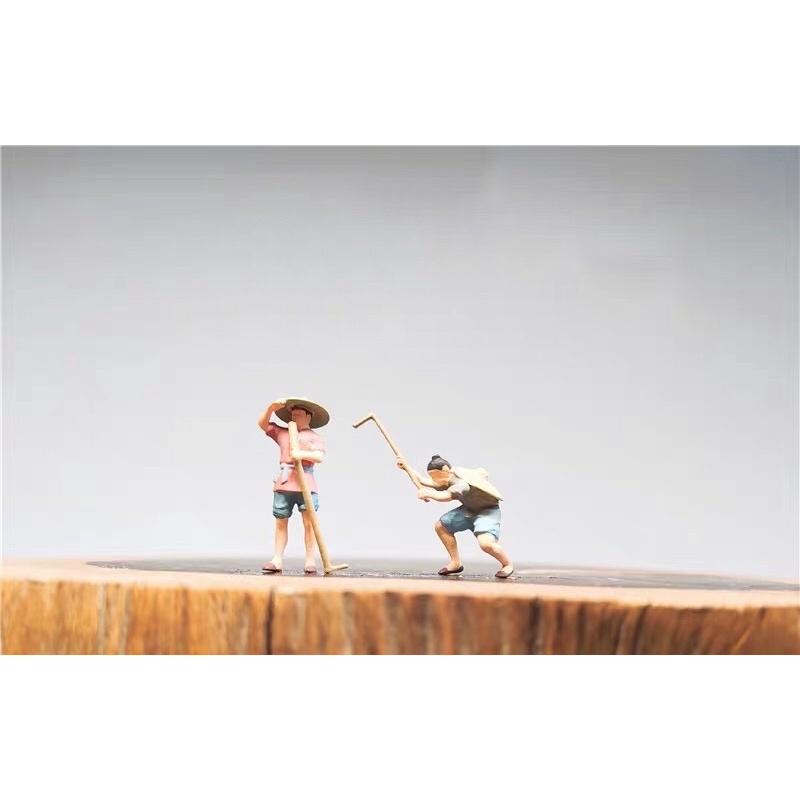 Bộ tượng: Cuốc đất trồng khoai. Hàng tỉ lệ: 1:64 Tượng phối tiểu cảnh, phối đá cảnh, suiseki,