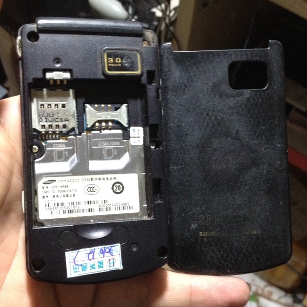 Xác SAMSUNG W589 không thấy lên, máy không bin, anh em sưu tầm