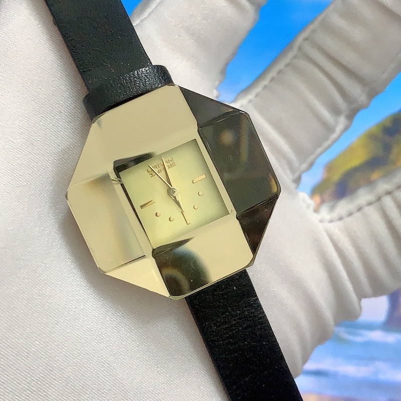 Đồng hồ si nữ hiệu Urban, máy nhật