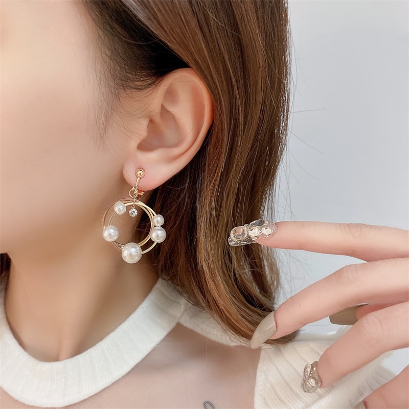 Khuyên tai kẹp không bấm lỗ chốt điều chỉnh K128 bằng hợp kim mạ vàng hình tròn đính hạt trai bigsize dáng midi Leous