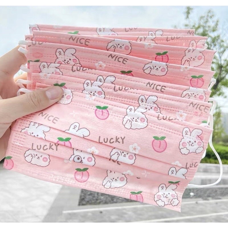 Khẩu trang y tế 3 lớp gấu dâu lotso hoạt hình siêu dễ thương xinh xắn đáng yêu cho nữ hot trend hàn quốc De Perier