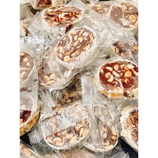 Chuối cuộn đậu phộng Bến Tre ( Đặc sản )