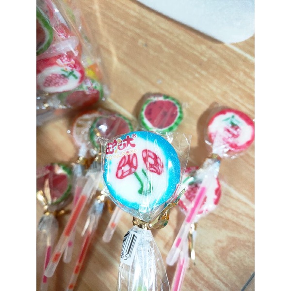 com bo 5 cây kẹo mút hình trái cây phát sán