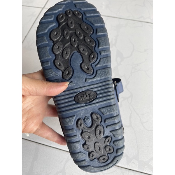 Sandal bé trai bi tis