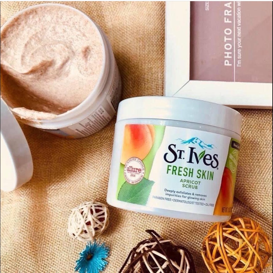 Tẩy Da Chết St.Ives Fresh Skin Apricot Scrub 283gr