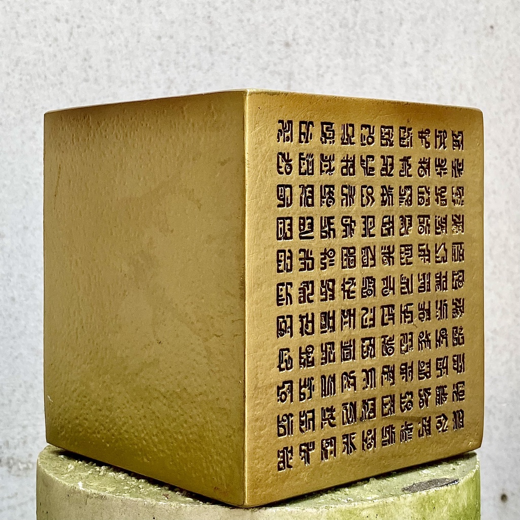 Mô hình tảng đá lịch sử ONE PIECE màu vàng màu đỏ - Tảng đá lịch sử OP cao 12cm nặng 900gram - One Piece figure