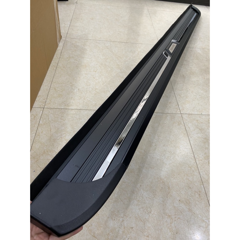 Bệ bước chân lên xuống xe Honda HRV 2021 2022 2023 bậc đúc nguyên khối chắc chắn